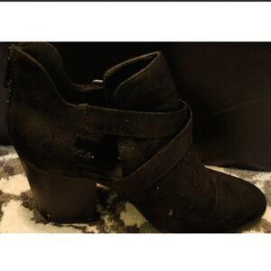 Women's Black Booties with Cutouts on Side Size 8 GUC